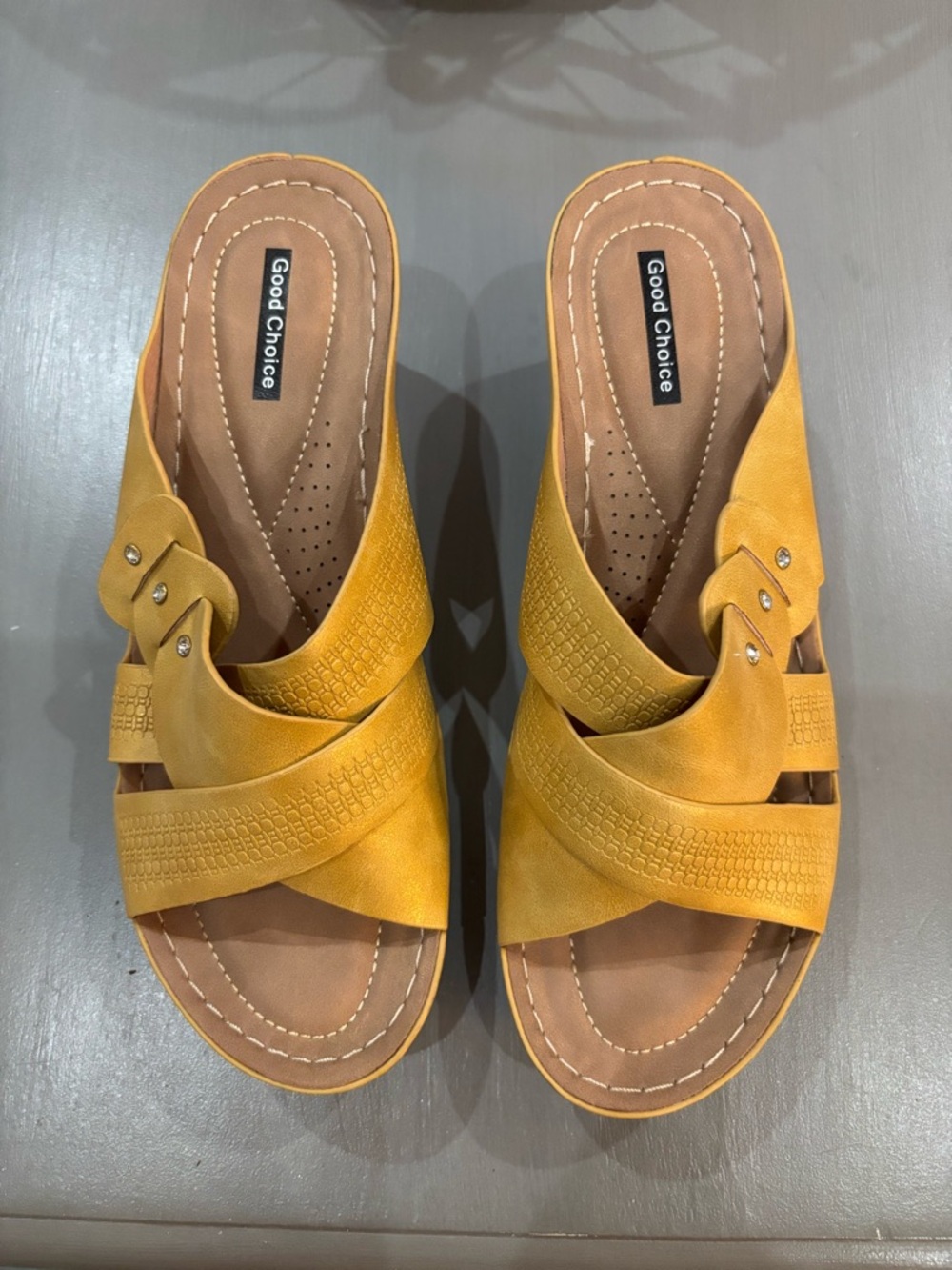 Good Choice Yellow Wedge Sandal W/Sz 10